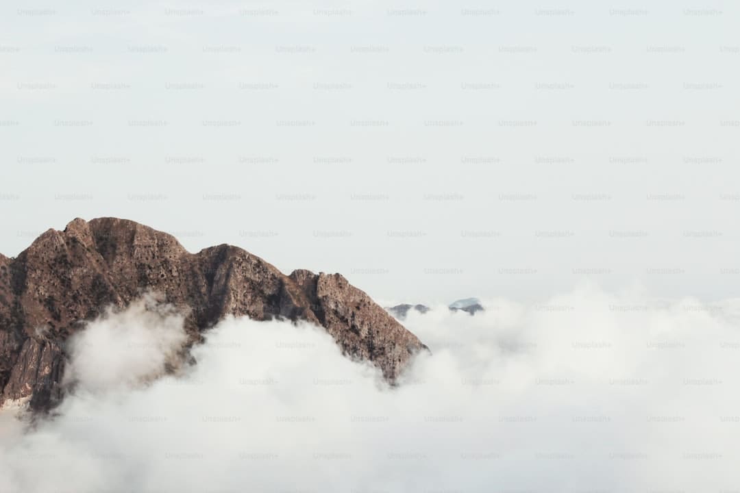 盛夏夏午雪岳爬山飞仙台~金刚窟~马登岭(1320米)~吴世岩~永时岩~百潭寺_